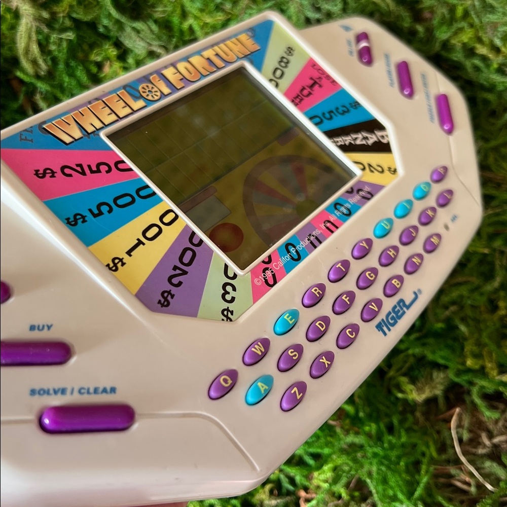 VINTAGE 1995 Tiger Electronics Wheel of Fortune Handheld Electronic Game *WORKS* - Picture 4 of 17